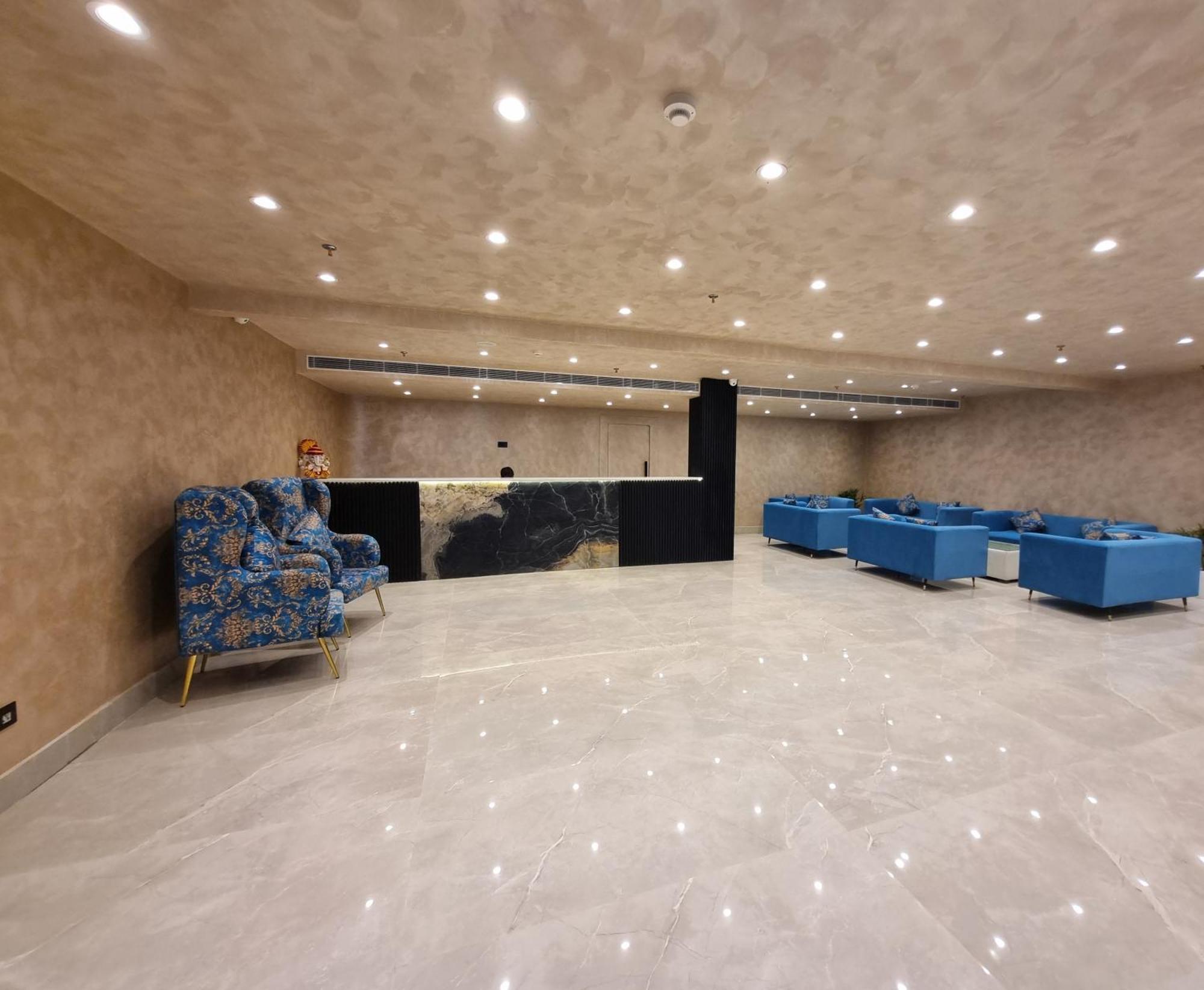 Dolphin Club Hotel Chinhat Exterior photo