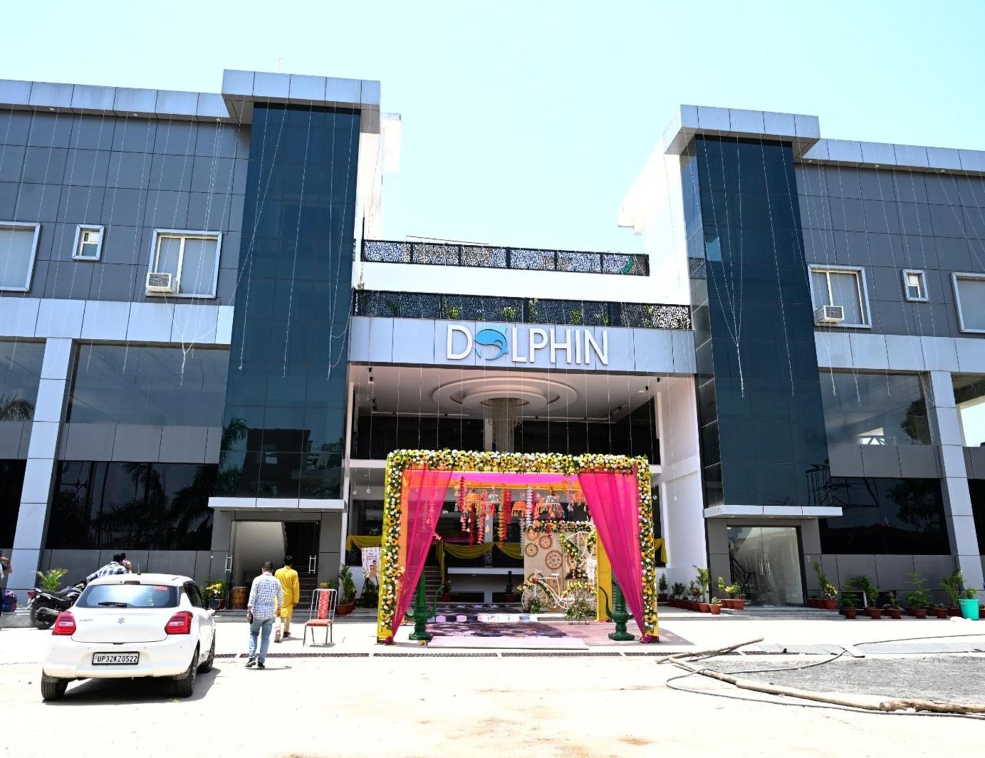 Dolphin Club Hotel Chinhat Exterior photo